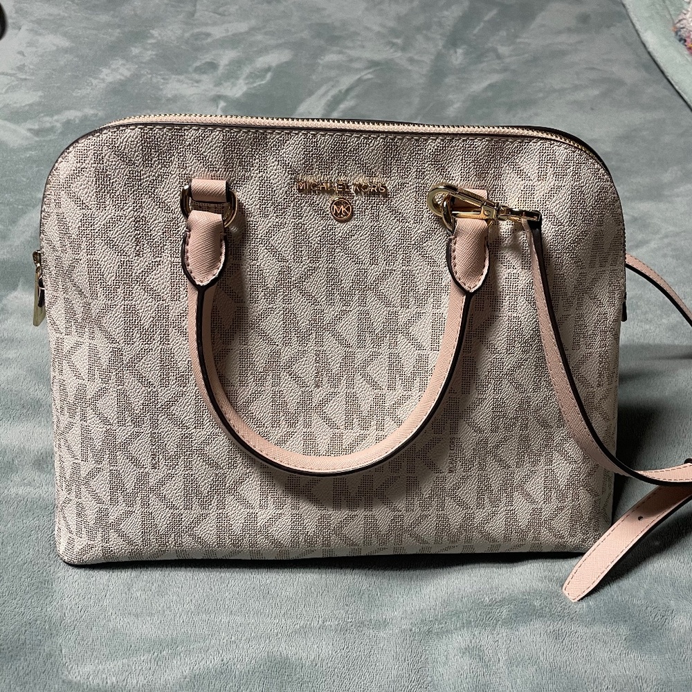 Micheal Kors purse